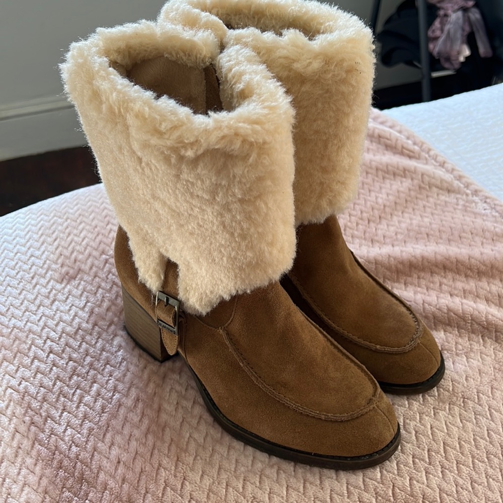 Fuzzy fluffy tan BearPaw Obsidian Boots